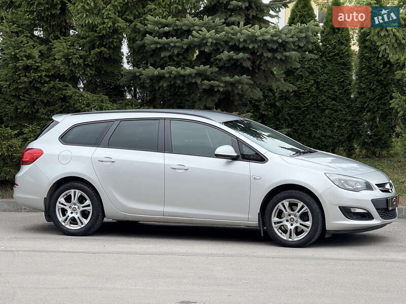 Универсал Opel Astra 2015 в Тернополе