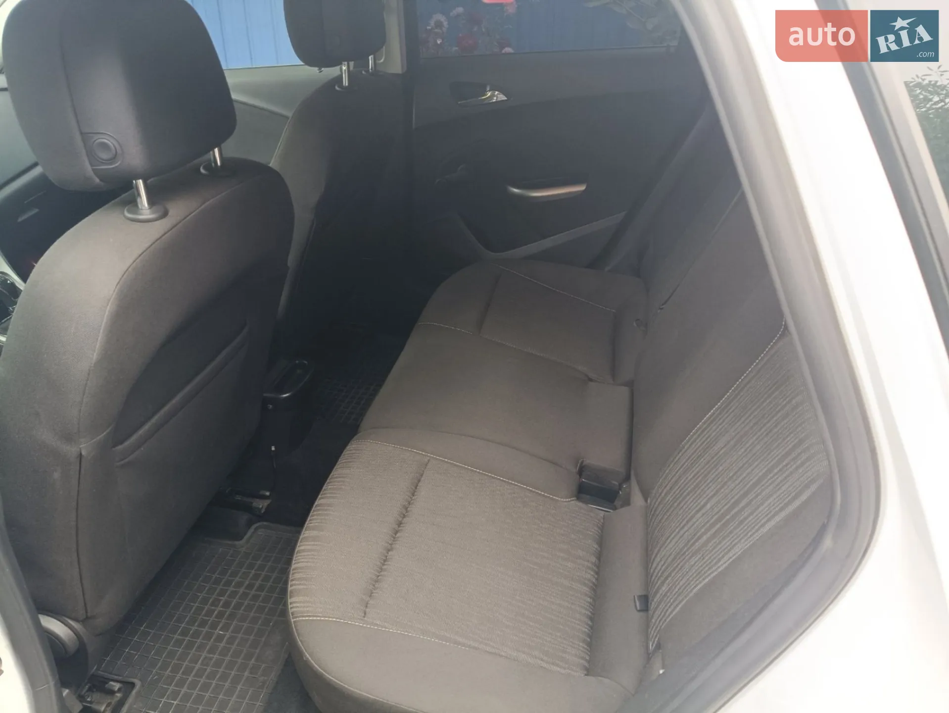 2011 Opel Astra - мініатюра 2