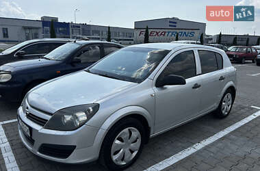 Хэтчбек Opel Astra 2005 в 