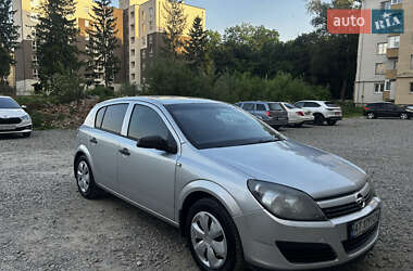 Хэтчбек Opel Astra 2005 в 