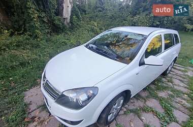 Універсал Opel Astra 2012 в Новгород-Сіверському