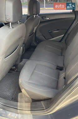 Универсал Opel Astra 2012 в 
