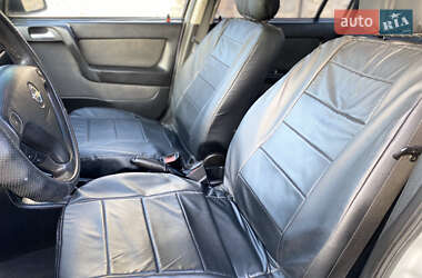 Седан Opel Astra 2005 в 