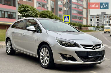 Универсал Opel Astra 2014 в Тернополе