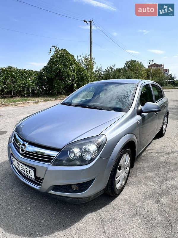 Хэтчбек Opel Astra 2011 в Полтаве
