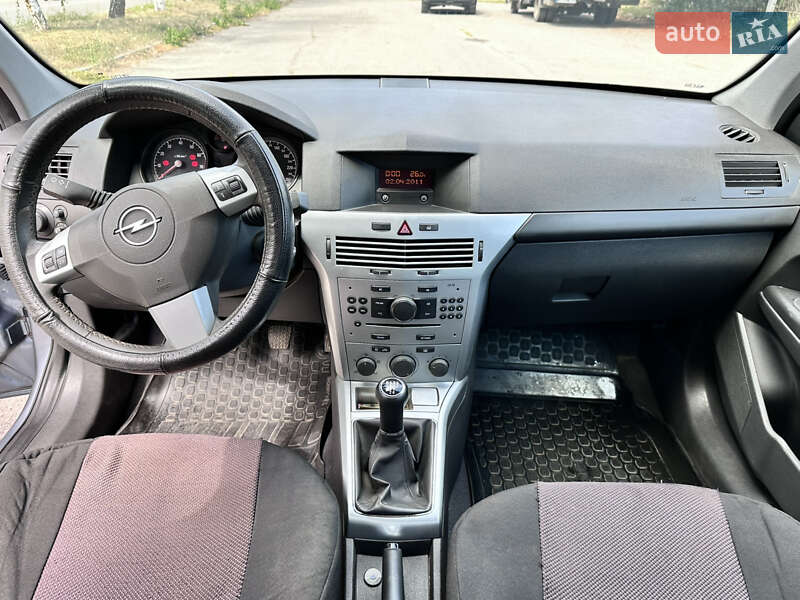 Хэтчбек Opel Astra 2011 в Полтаве