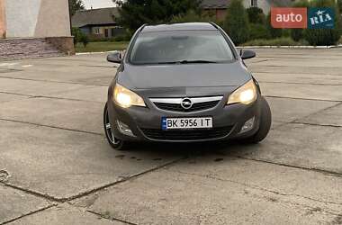 Универсал Opel Astra 2011 в 
