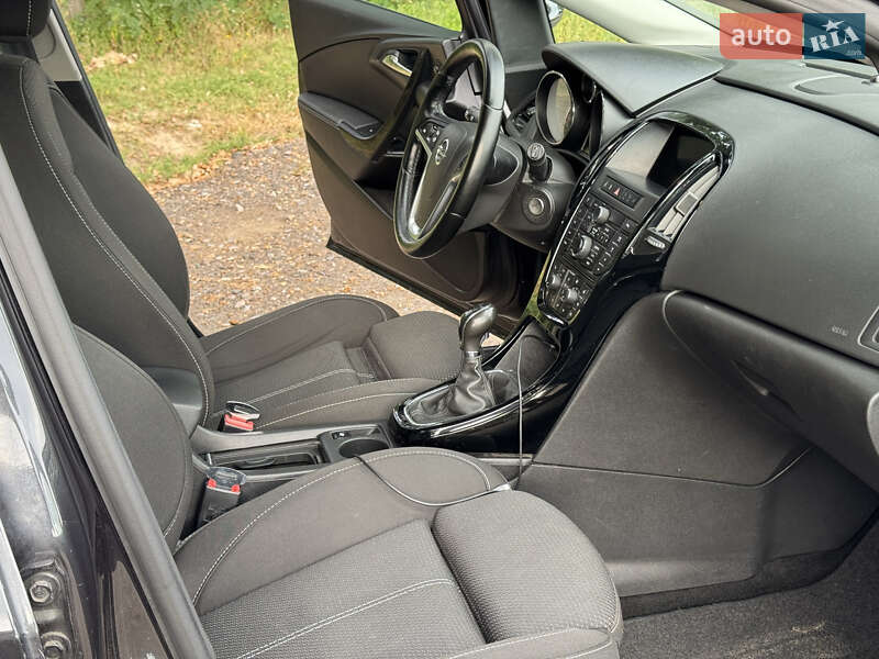 Универсал Opel Astra 2016 в Киеве