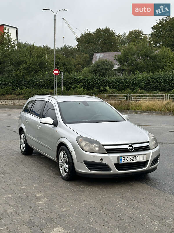 Универсал Opel Astra 2005 в Кременце