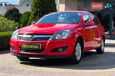 Хэтчбек Opel Astra 2013 в 