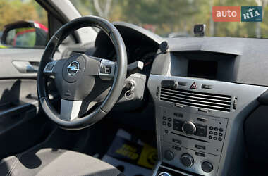 Хэтчбек Opel Astra 2013 в 