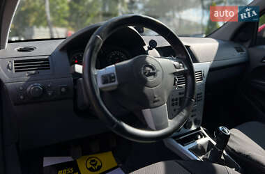 Хэтчбек Opel Astra 2013 в 