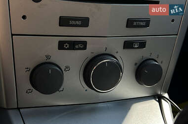 Хэтчбек Opel Astra 2013 в 