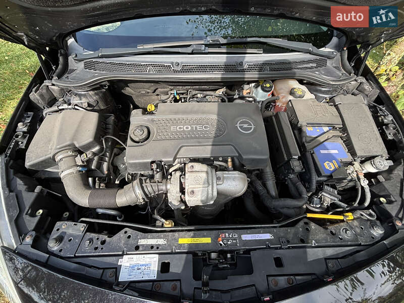 Универсал Opel Astra 2011 в Луцке