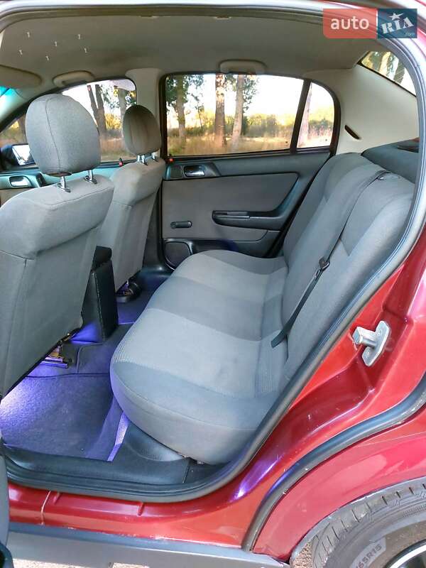 Седан Opel Astra 2008 в Тростянце