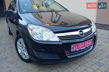 Универсал Opel Astra 2009 в Ровно