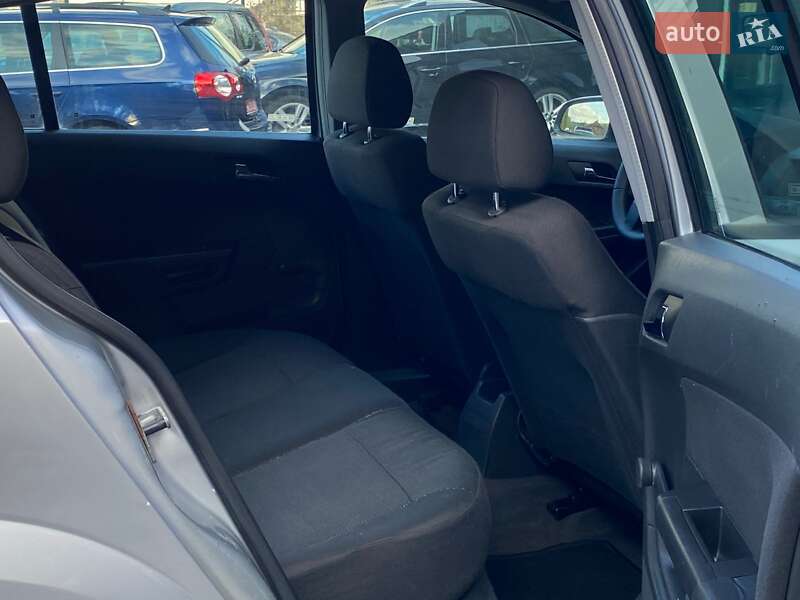 Хэтчбек Opel Astra 2005 в Ивано-Франковске фото 8 Хэтчбек Opel Astra 2005 в Ивано-Франковске