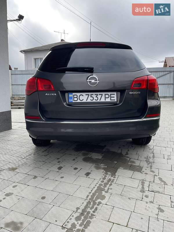 Универсал Opel Astra 2013 в Дрогобыче
