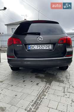 Универсал Opel Astra 2013 в 