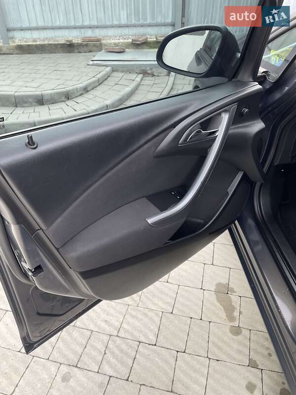 Универсал Opel Astra 2013 в Дрогобыче