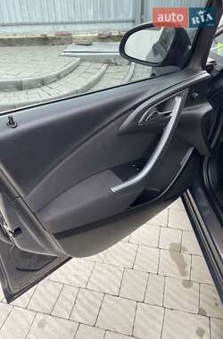 Универсал Opel Astra 2013 в 