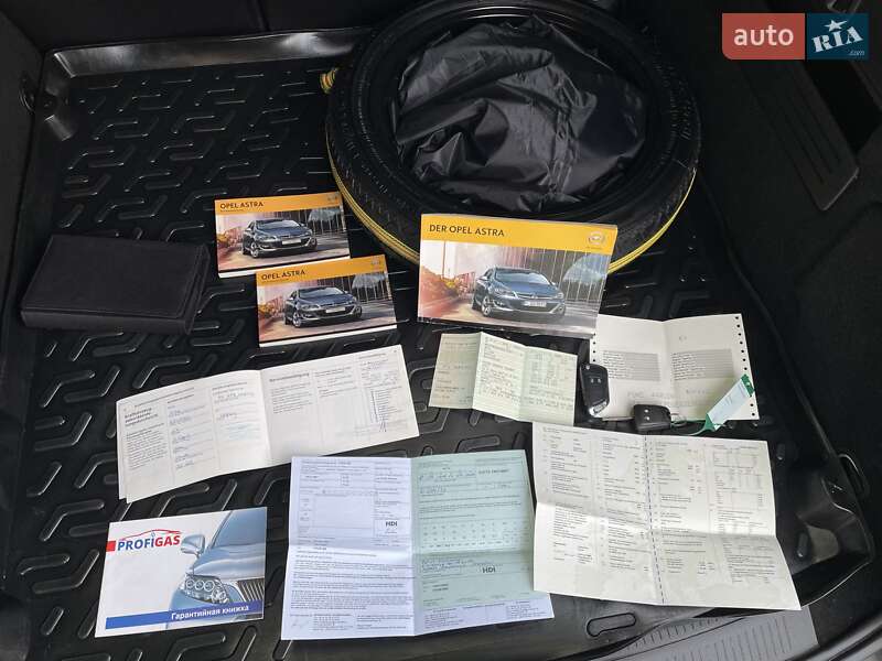 Универсал Opel Astra 2013 в Дрогобыче