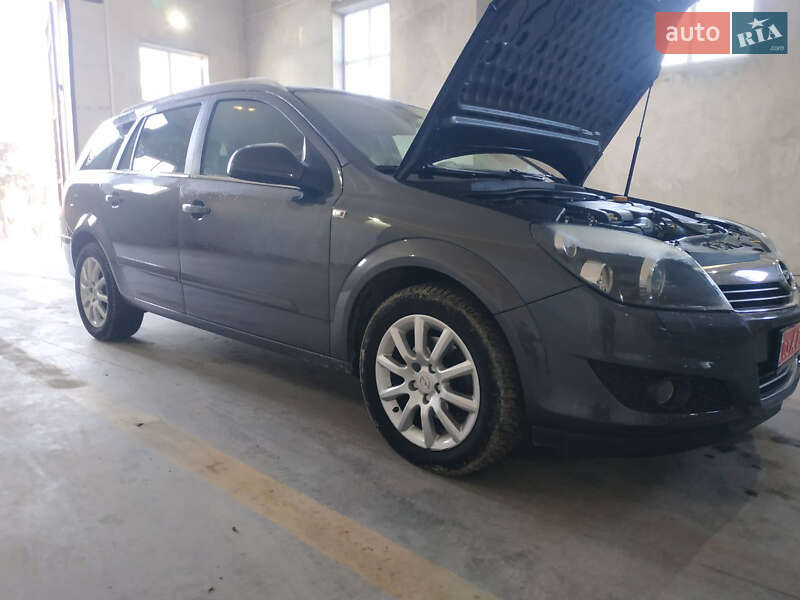 Универсал Opel Astra 2010 в Бережанах