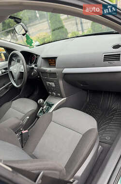 Универсал Opel Astra 2004 в 