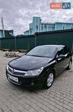 Хэтчбек Opel Astra 2007 в 