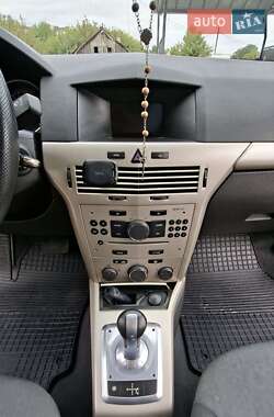 Хэтчбек Opel Astra 2007 в 