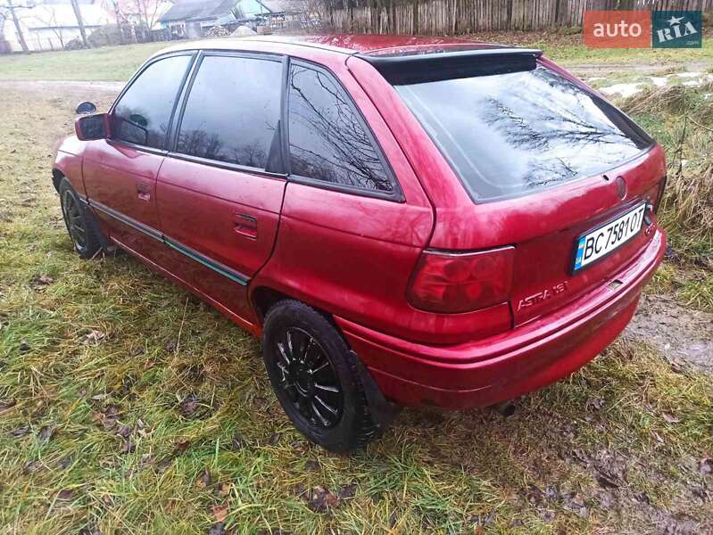 Хэтчбек Opel Astra 1992 в 