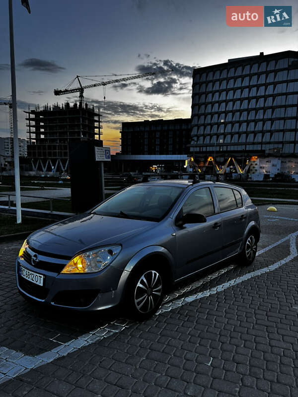 Хэтчбек Opel Astra 2006 в 