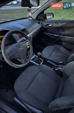Хэтчбек Opel Astra 2006 в 