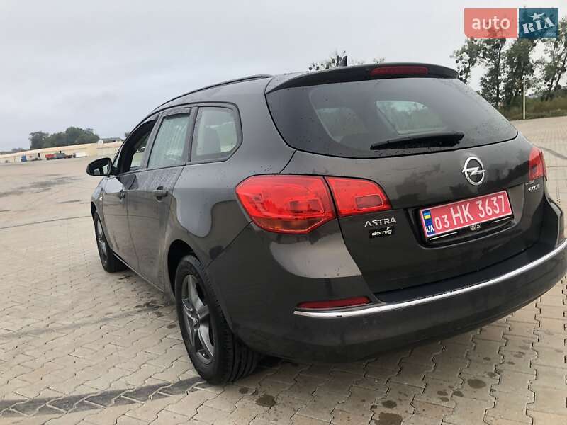 Универсал Opel Astra 2015 в Черновцах