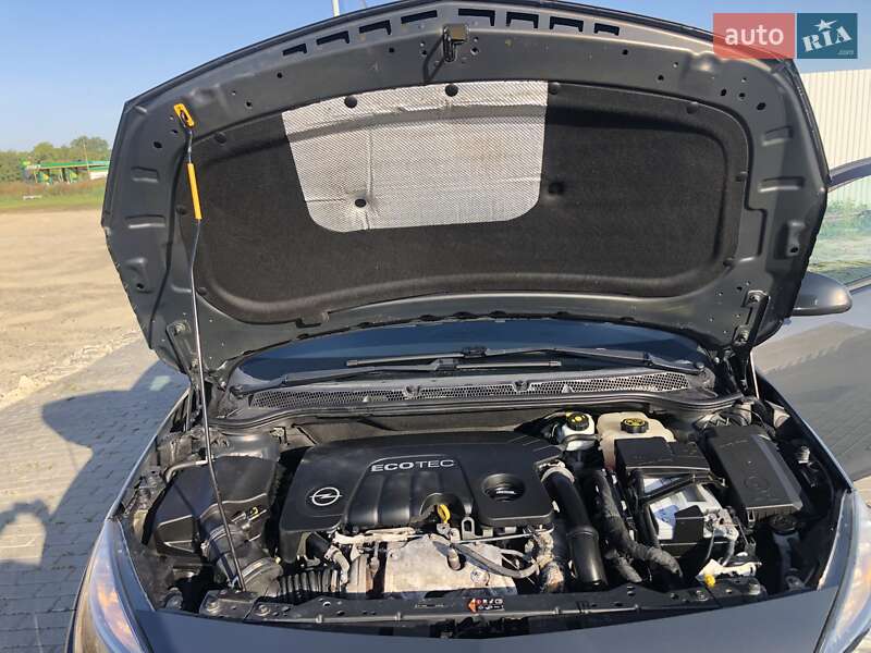 Универсал Opel Astra 2015 в Черновцах
