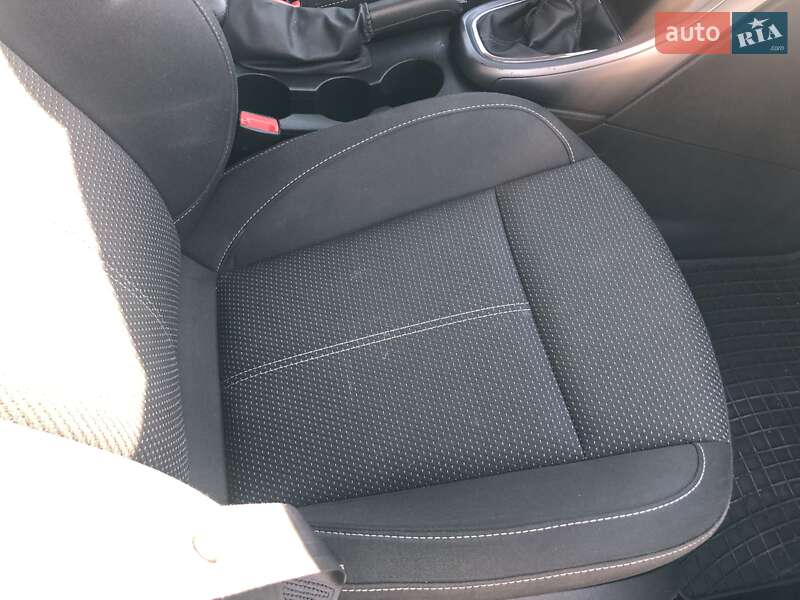 Универсал Opel Astra 2015 в Черновцах