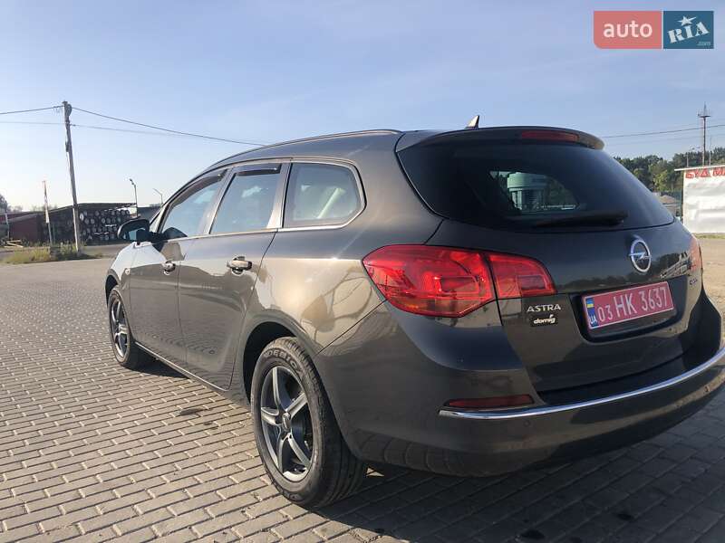 Универсал Opel Astra 2015 в Черновцах