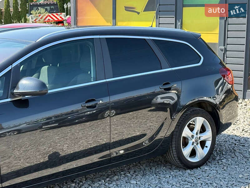 Универсал Opel Astra 2012 в Стрые