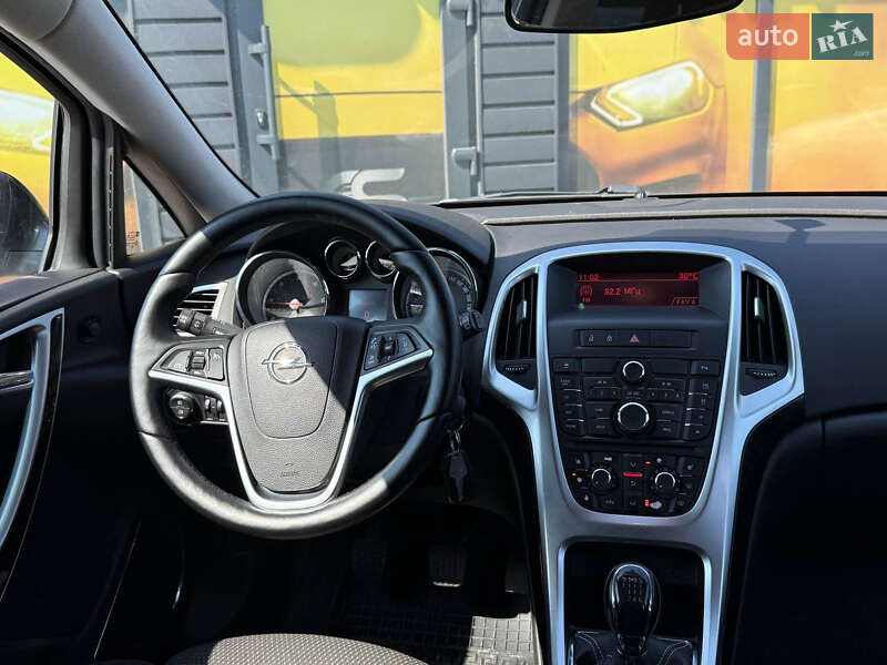 Универсал Opel Astra 2012 в Стрые