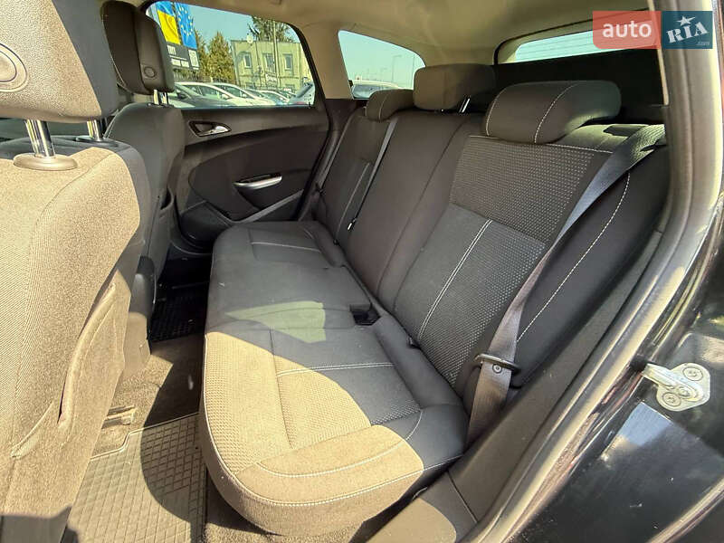 Универсал Opel Astra 2012 в Стрые
