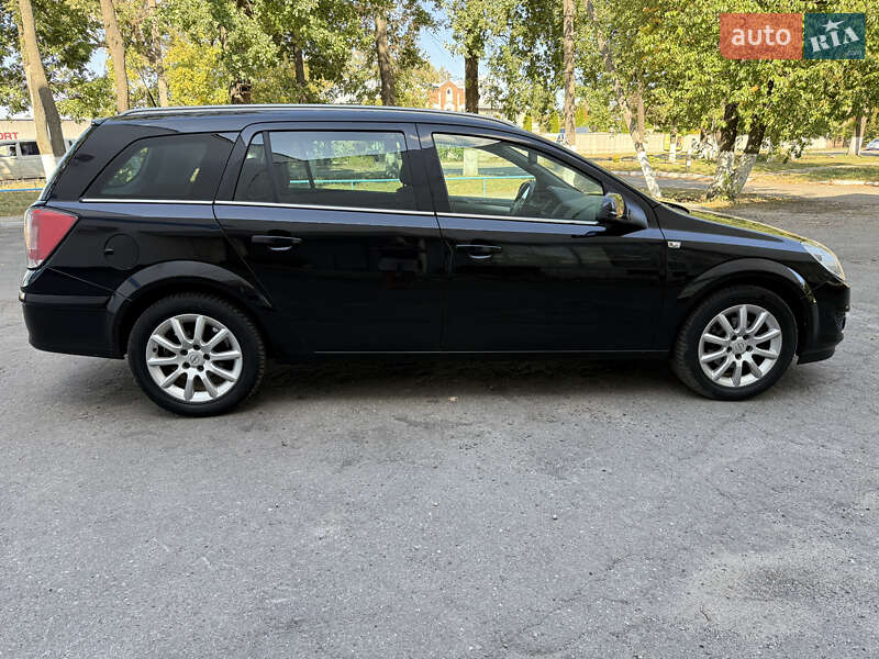 Универсал Opel Astra 2008 в Полтаве