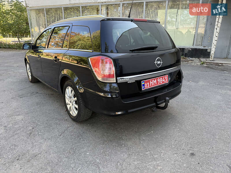 Универсал Opel Astra 2008 в Полтаве