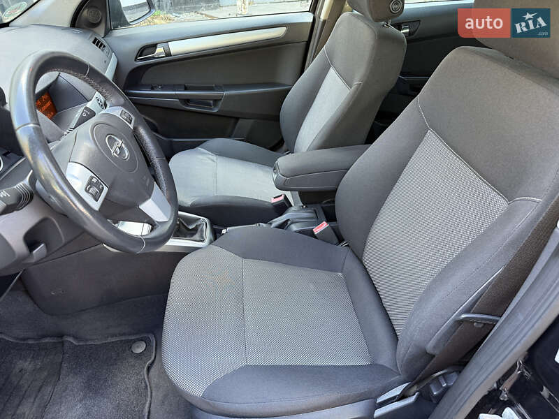 Универсал Opel Astra 2008 в Полтаве