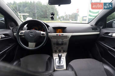Хэтчбек Opel Astra 2008 в 
