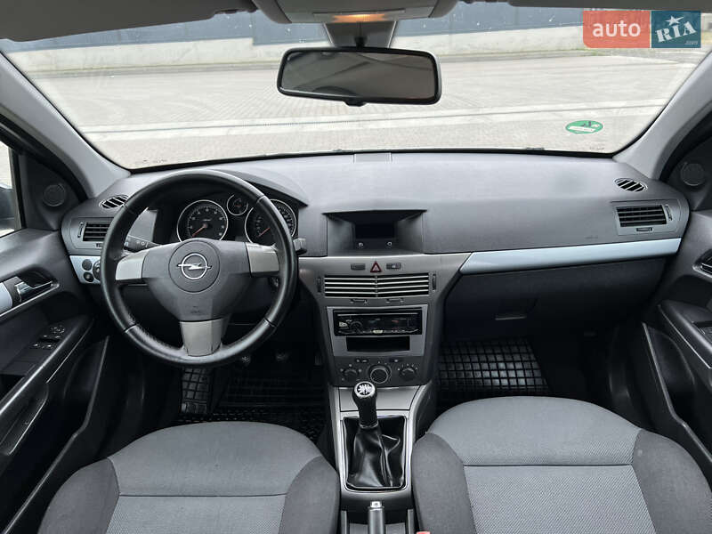 Универсал Opel Astra 2007 в Луцке
