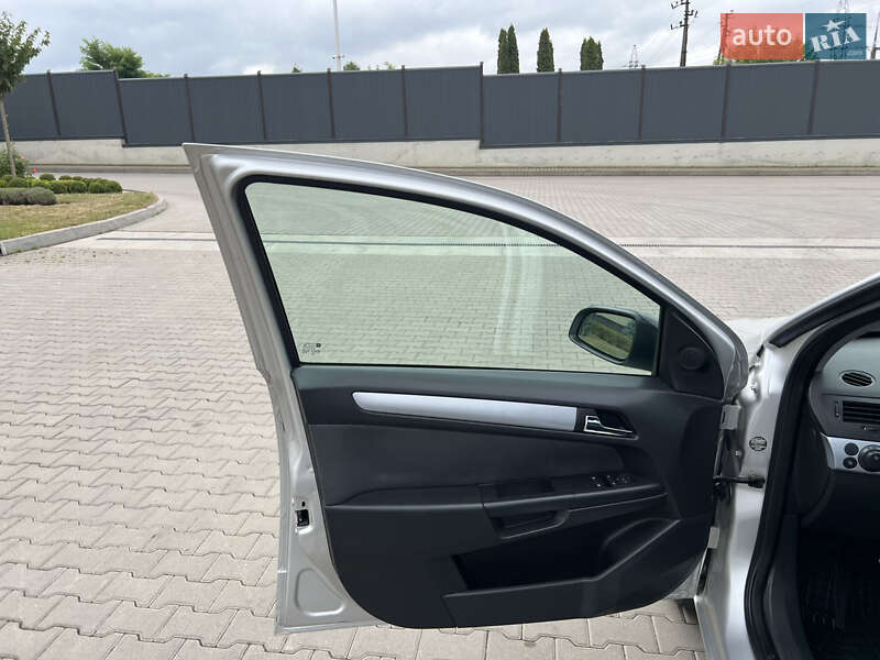 Универсал Opel Astra 2007 в Луцке
