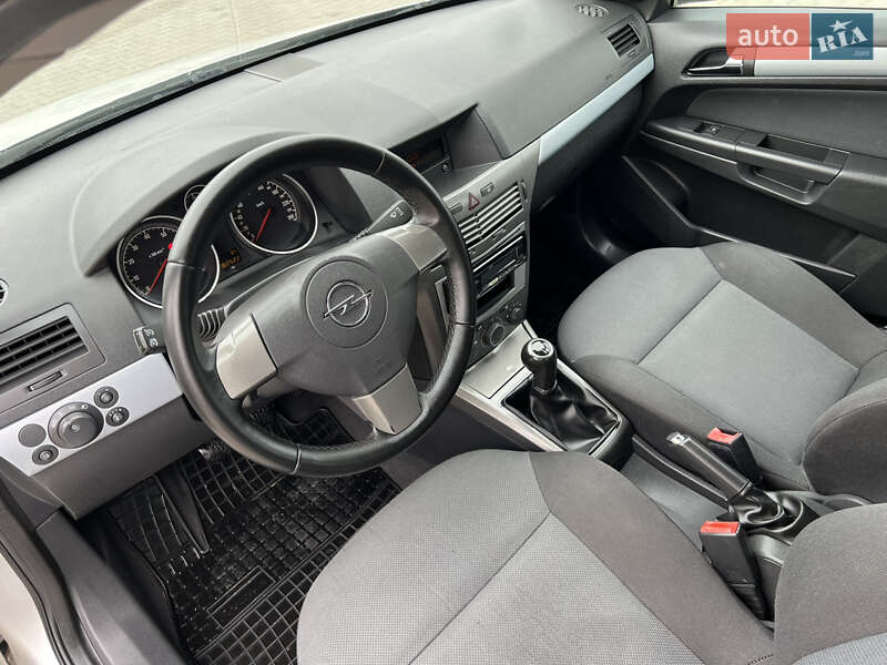 Универсал Opel Astra 2007 в Луцке