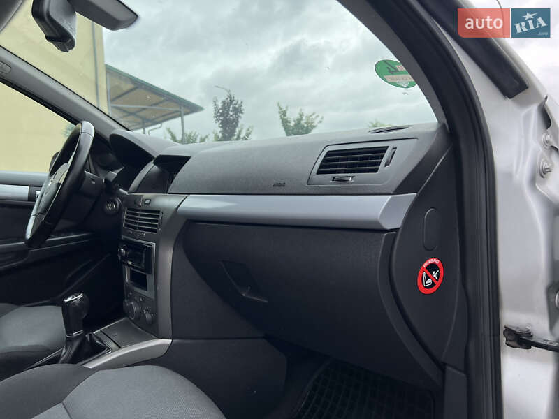 Универсал Opel Astra 2007 в Луцке