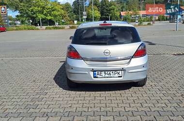 Хэтчбек Opel Astra 2007 в 