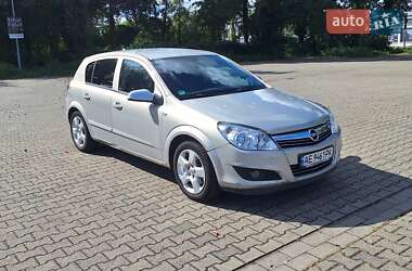 Хэтчбек Opel Astra 2007 в 